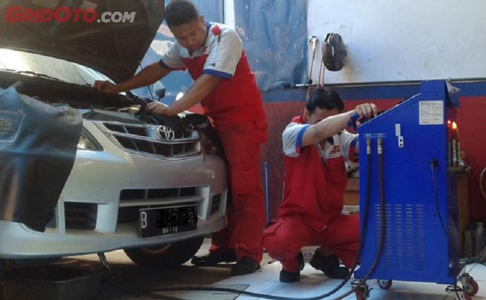 Ilustrasi Kuras Oli Matik Avanza