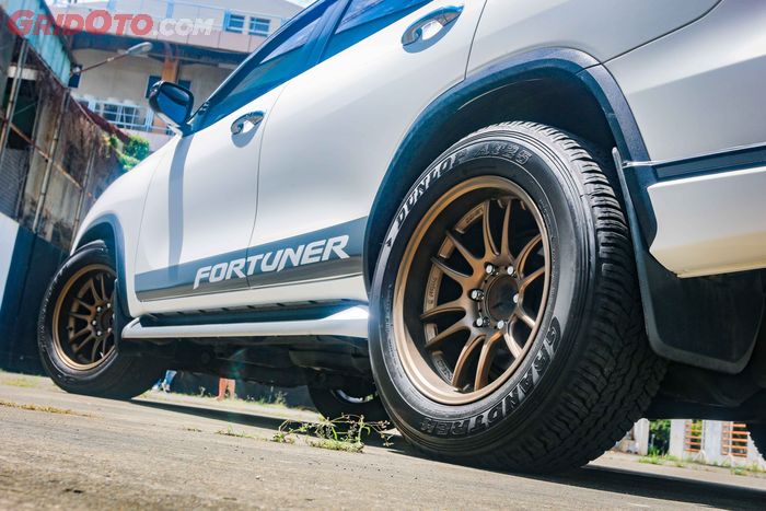 Fortuner pasang pelek lansiran Lenso