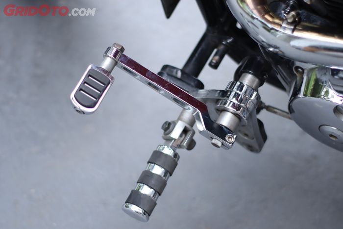 Bagian pedal shifter ada sedikit ubahan simpel agar nyaman.