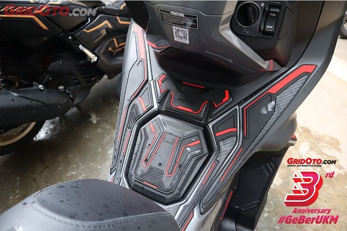 Protektor bodi motor Hayaidesu di Honda ADV 150.