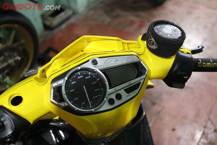 Area kokpit yang tampil rapi.