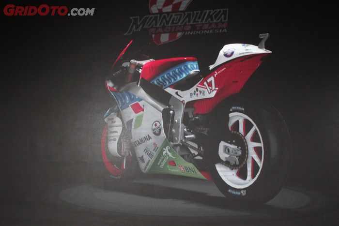 Tampak belakang motor Moto2 Mandalika Racing Team Indonesia 