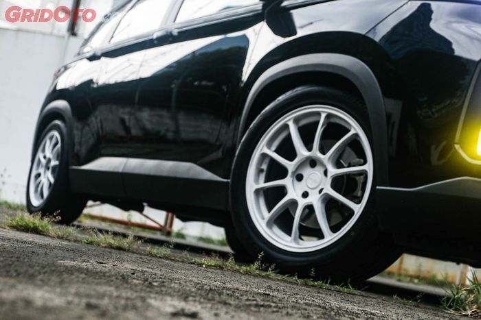 Pasang pelek replika Rays ZE40 ring 18x8,5 inci ET 40