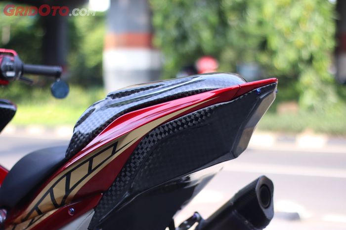 Bikin buritan Yamaha Aerox pakai undertail ala Yamaha R1M, segini modalnya. 