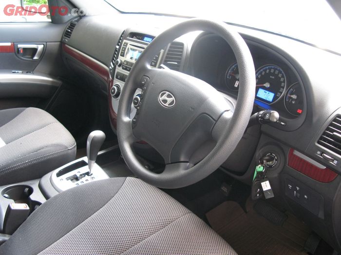 Interior Hyundai Santa Fe V6 Bensin 2008