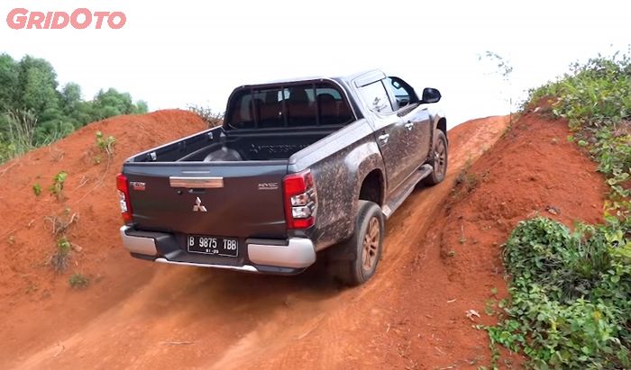 Mitsubishi Triton punya mode off-road 