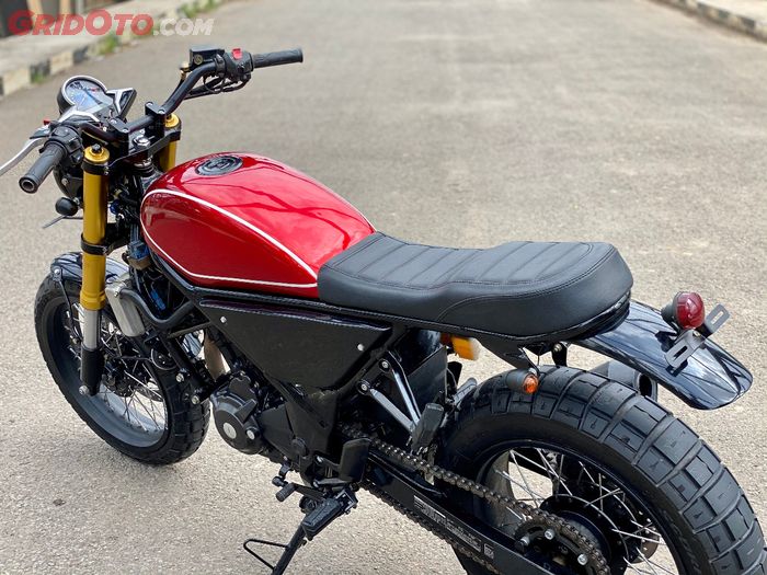 Rangka dan jok dibuat baru dengan model datar