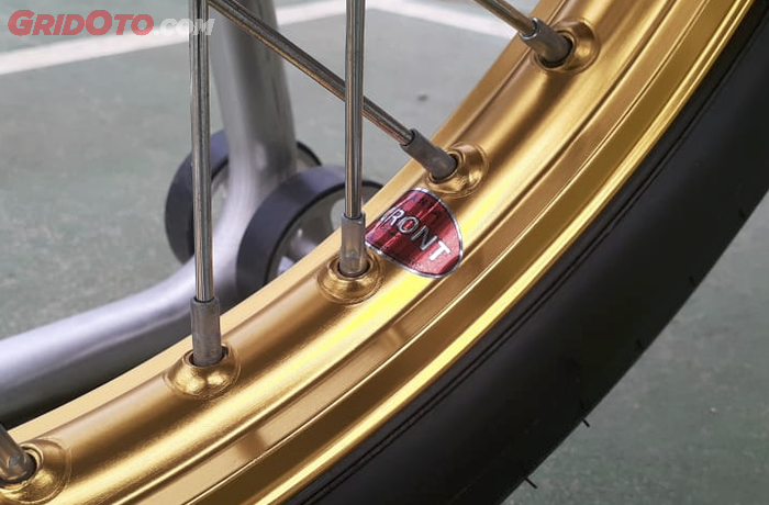 Velg pakai Akron Spain ukuran belang, depan ring 17 belakang ring 18