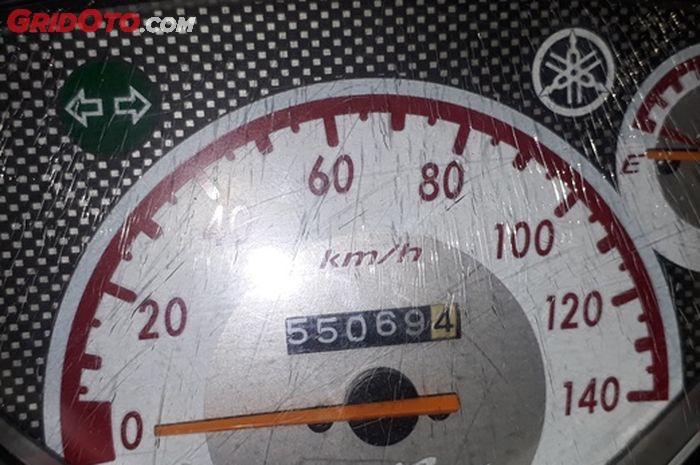 Jarum speedometer yang melengkung akibat kepanasan bisa dipanasi lagi secara perlahan 