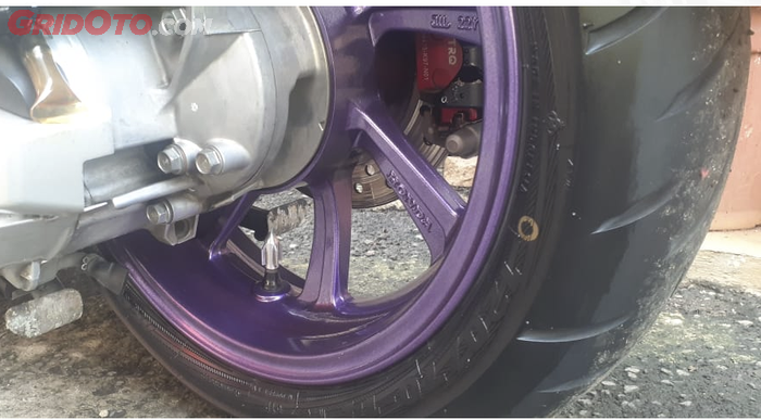 Lihat nih warna velgnya ungu metalic kece banget bro