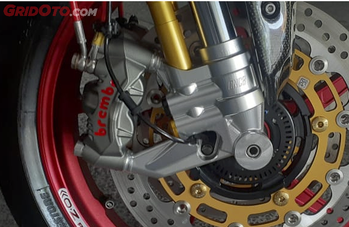 Double Kaliper depan pakai Brembo GP4 RS Monoblok seharga Rp 12 jutaan