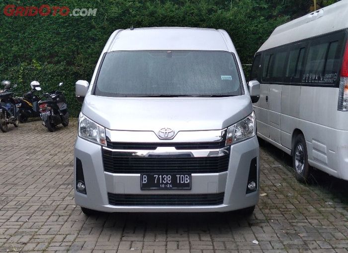 Toyota HiAce Premio siap diubah kabinnya oleh Baze 