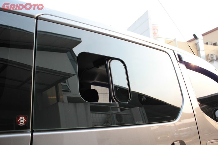 Jendela Nissan Evalia XV AT 2012