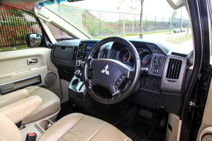 Dasbor Mitsubishi Delica