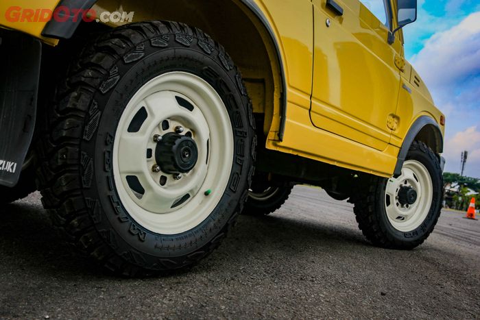 Pelek Jimny SJ30 ring 16 inci dibalut ban Accelera MT01