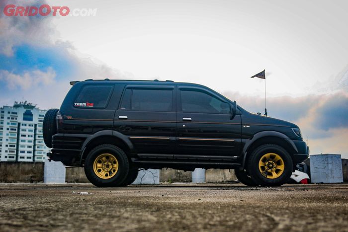 Modifkasi Isuzu Panther Grand Touring punya tinggi dan ground clearance lebih dari normal