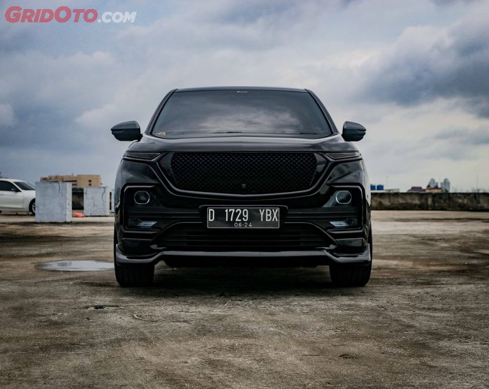 Custom grill Bentley dipasang pada modifikasi Wuling Almaz