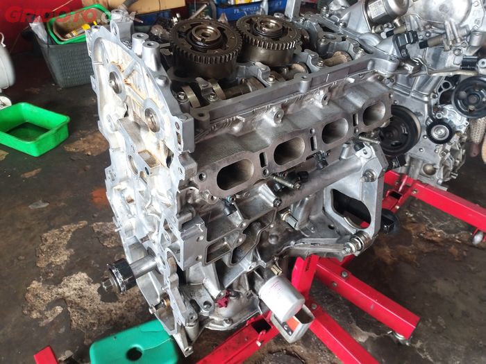 Proses bongkar mesin atau overhaul