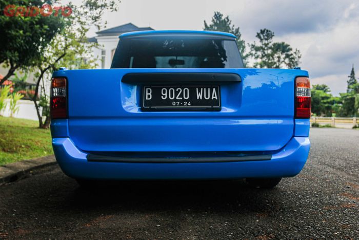 Segala perintilan di buritan Toyota Kijang pikap sudah diubah