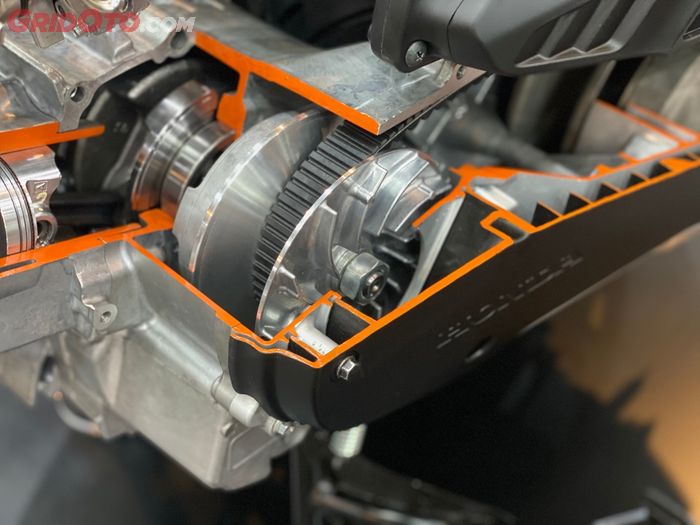 Bobot roller Honda PCX 160 jadi 19 gram dengan v-belt yang lebih panjang