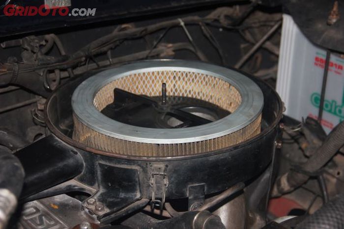 Ilustrasi filter udara mobil keluaran lama