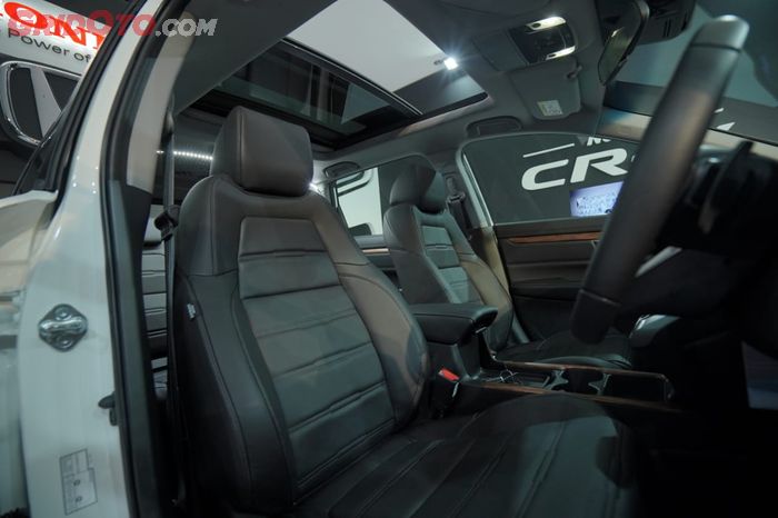 Kursi kabin depan Honda CR-V facelift 1.5 Turbo Prestige dengan panoramic sunroof