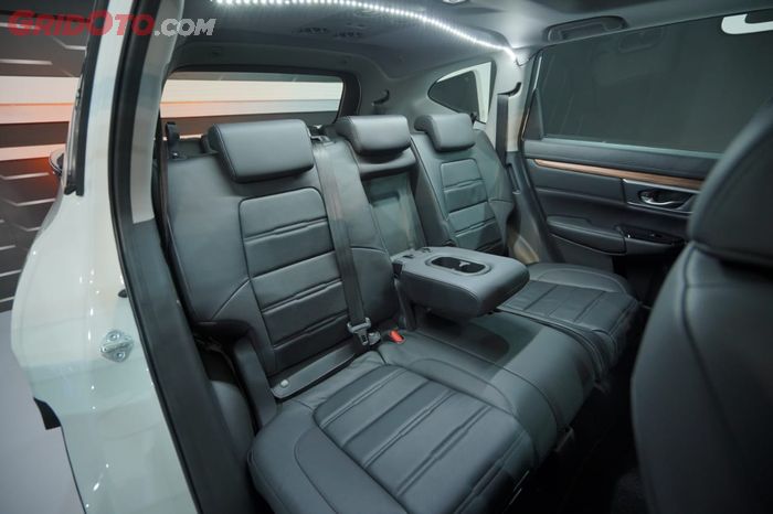 Kursi bagian tengah Honda CR-V facelift tipe tertinggi