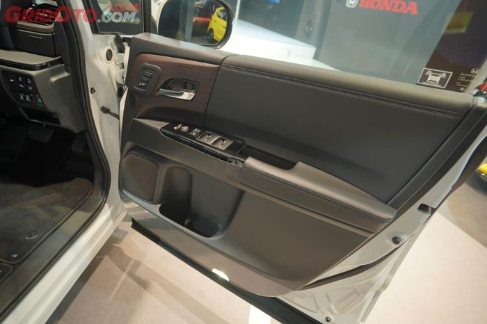 Door trim Honda Odyssey facelift