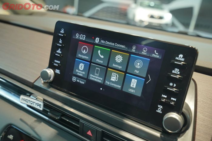 Head unit touchscreen di kabin depan Honda Odyssey facelift
