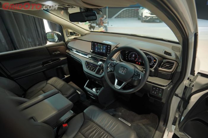 Interior kabin depan Honda Odyssey facelift