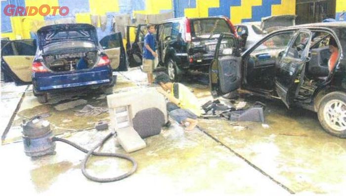 Flashback 2007: Banjir di Jakarta membawa berkah untuk pegiat salon interior mobil