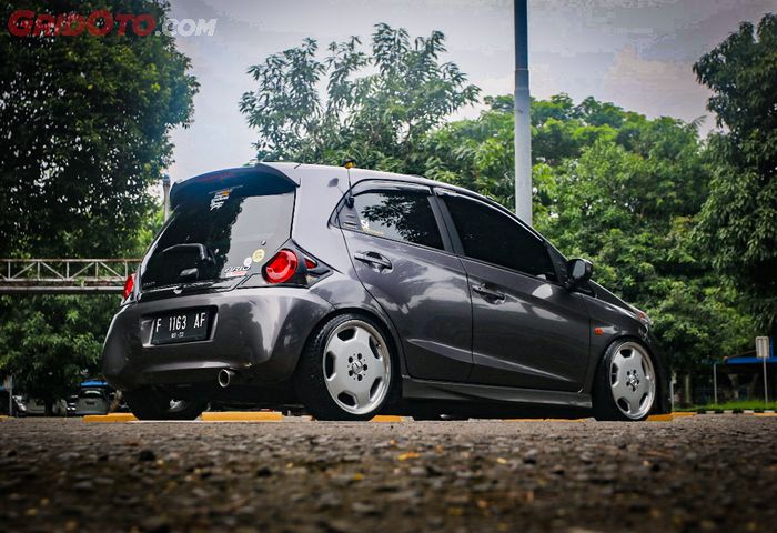 Modifikasi Honda Brio main kaki-kaki custom