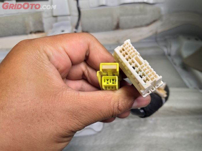 Soket modul airbag yang terendam banjir