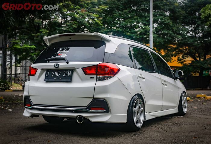 Tampilan belakang facelift Honda Mobilio tipe E 2015 jadi Mobilio RS 2019