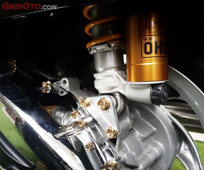 Sokbreker pada Vespa Sprint 150 iGet depan dan belakang pakai Ohlins 