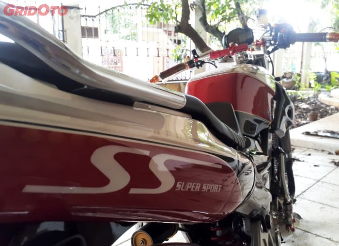 Body Ninja R kena air brush full ala Ninja SS bernuansa putih merah dan hitam