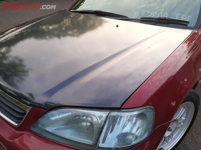 Kap mesin dan atap Honda City dibalut wraping karbon kevlar 5D