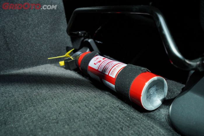 Ilustrasi APAR di dalam mobil perlu dimiliki setiap pengendara