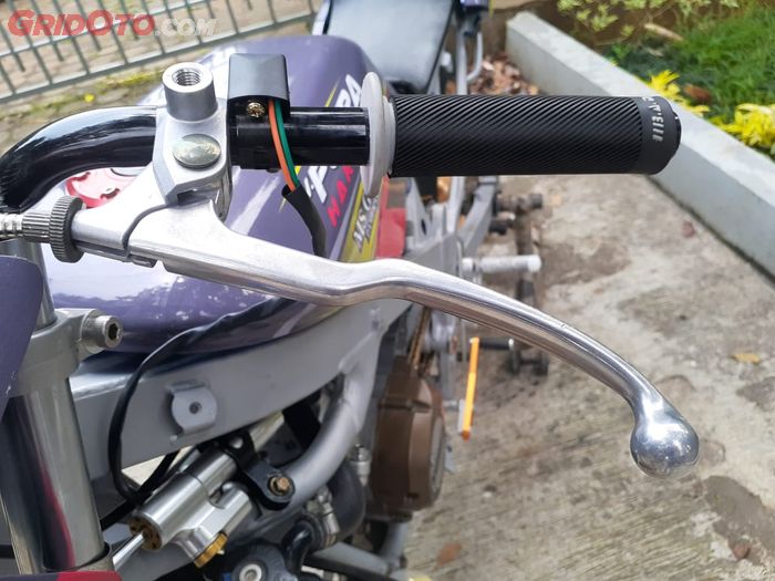 Handel kopling Yamaha R25 terpasang di Kawasaki Ninja R road race