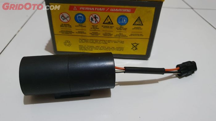 Kondensator atau condenser untuk kelistrikan motor bawaan Suzuki Skywave