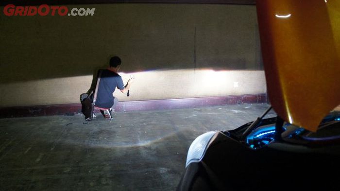 Atur arah atau titik fokus sorotan lampu yang ideal, agar pencahayaan lampu depan optimal di segala kondis cuaca