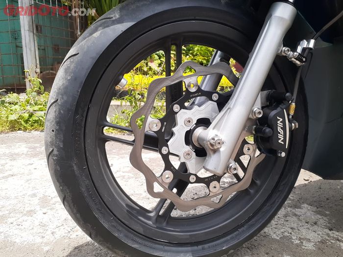 Kaliper rem racing Galver 260mm dengan kaliper rem Nissin Samurai 2pot 