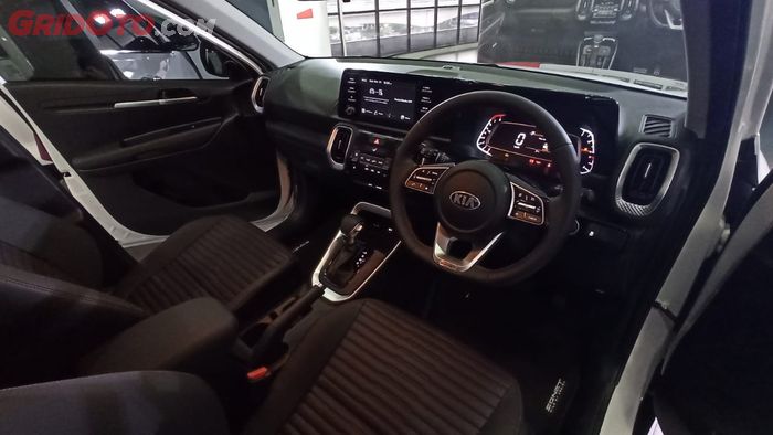 Interior Kia Sonet Dynamic tak banyak beda dengan Premiere