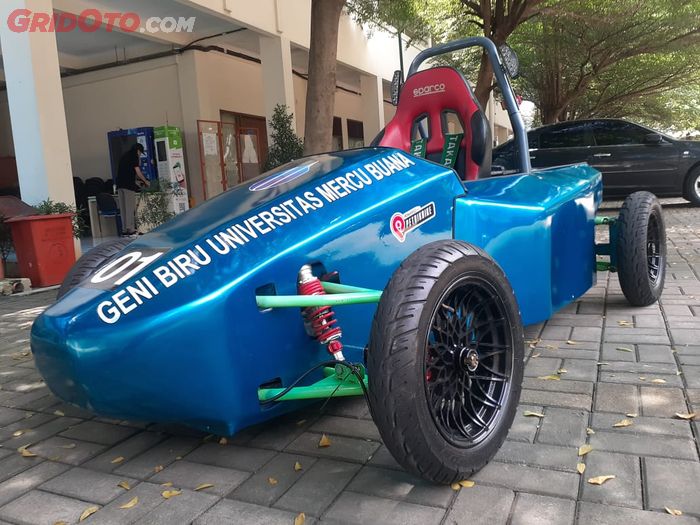 Berdesain ala Formula 1 fitur mobil listrik Geni Biru E-Falco ini kece sob
