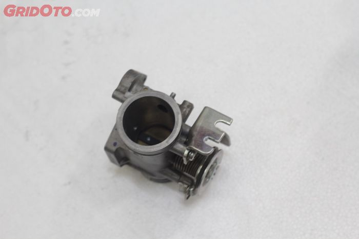 Throttle body standar dibesarkan menjadi 37 mm