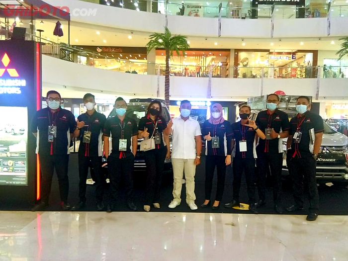 Pameran Mitsubishi Motors Supermarket Exhibition menerapkan prokes sesuai anjuran pemerintah seperti menggunakan masker