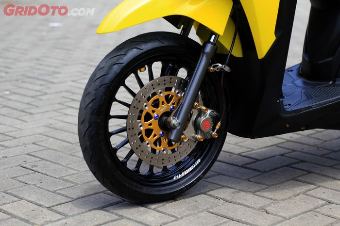 Rem diupgrade pakai Brembo 2 piston dengan cakram semi floating 260 mm dari KTC