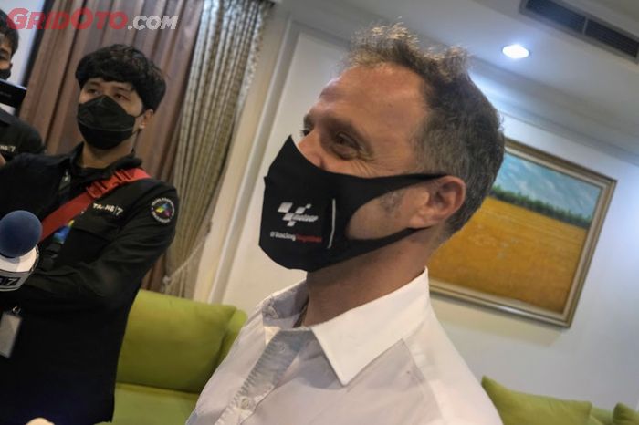 Loris Capirossi saat ditemui GridOto.com di ruang VIP Bandara Internasional Halim Perdanakusuma, Jakarta Timur pada Rabu (7/4/2021) pagi tadi.