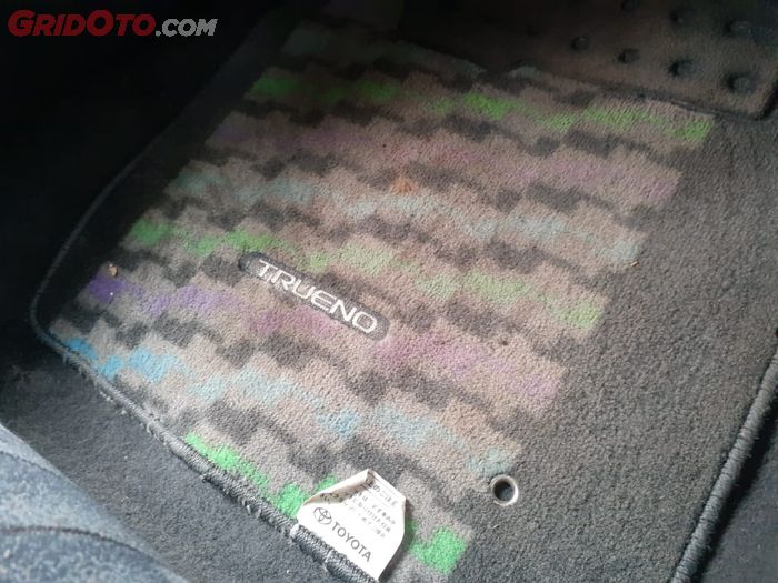 Karpet dasar pakai original Toyota AE86 alias Trueno 