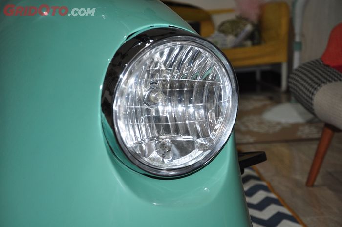 Headlamp bulat copotan Honda Tiger berpadu manis dengan bodi gembung ala Volkspod di Fino ini
